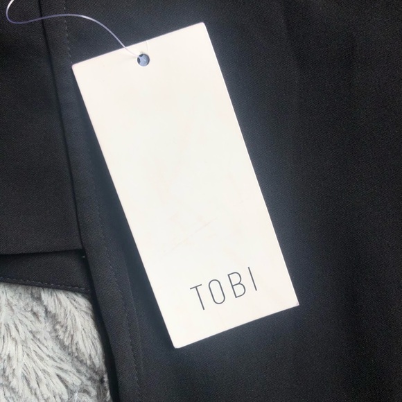 NWT Tobi Asymmetrical Black Top Medium - Picture 10 of 10